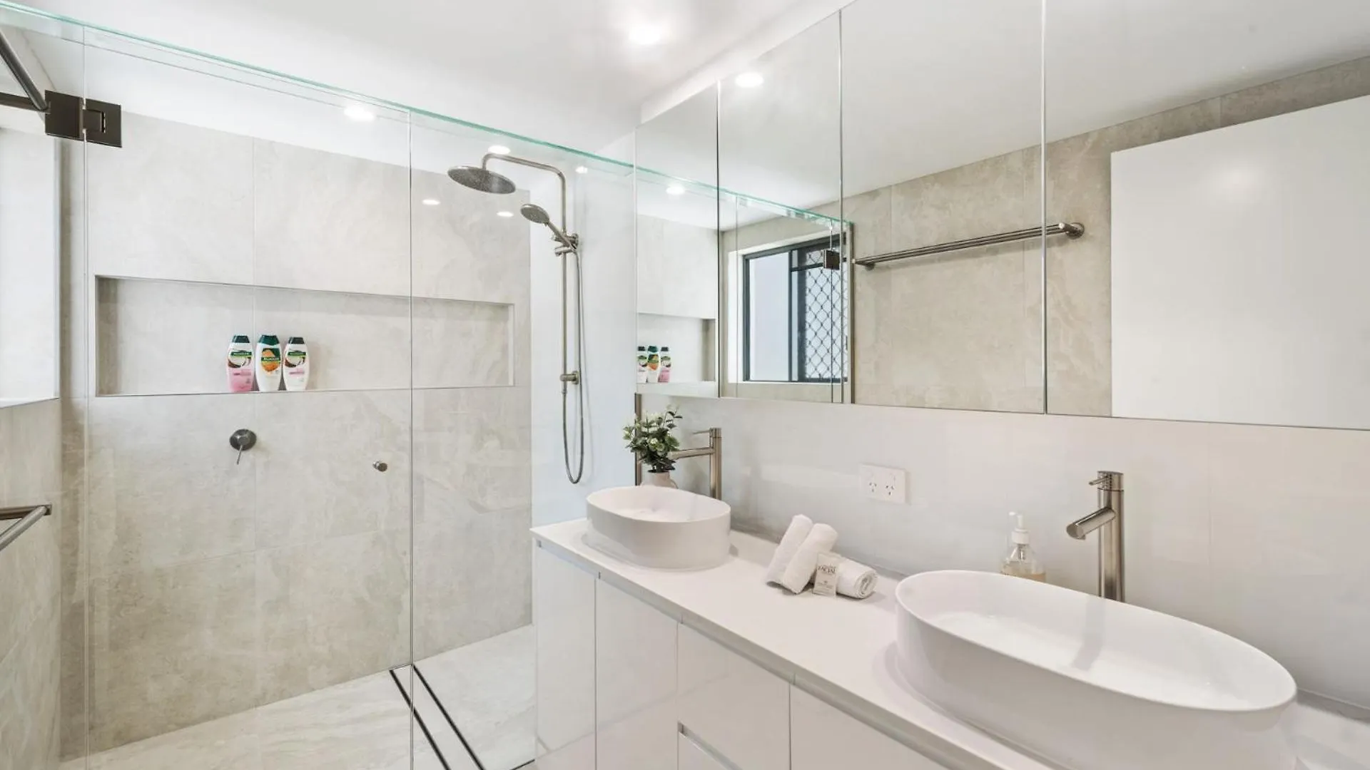 4 Bedroom Apartment In Amazing Riverdance, In The Heart Of מולולאבה
